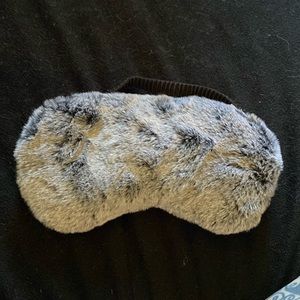 Warming weighted eye mask